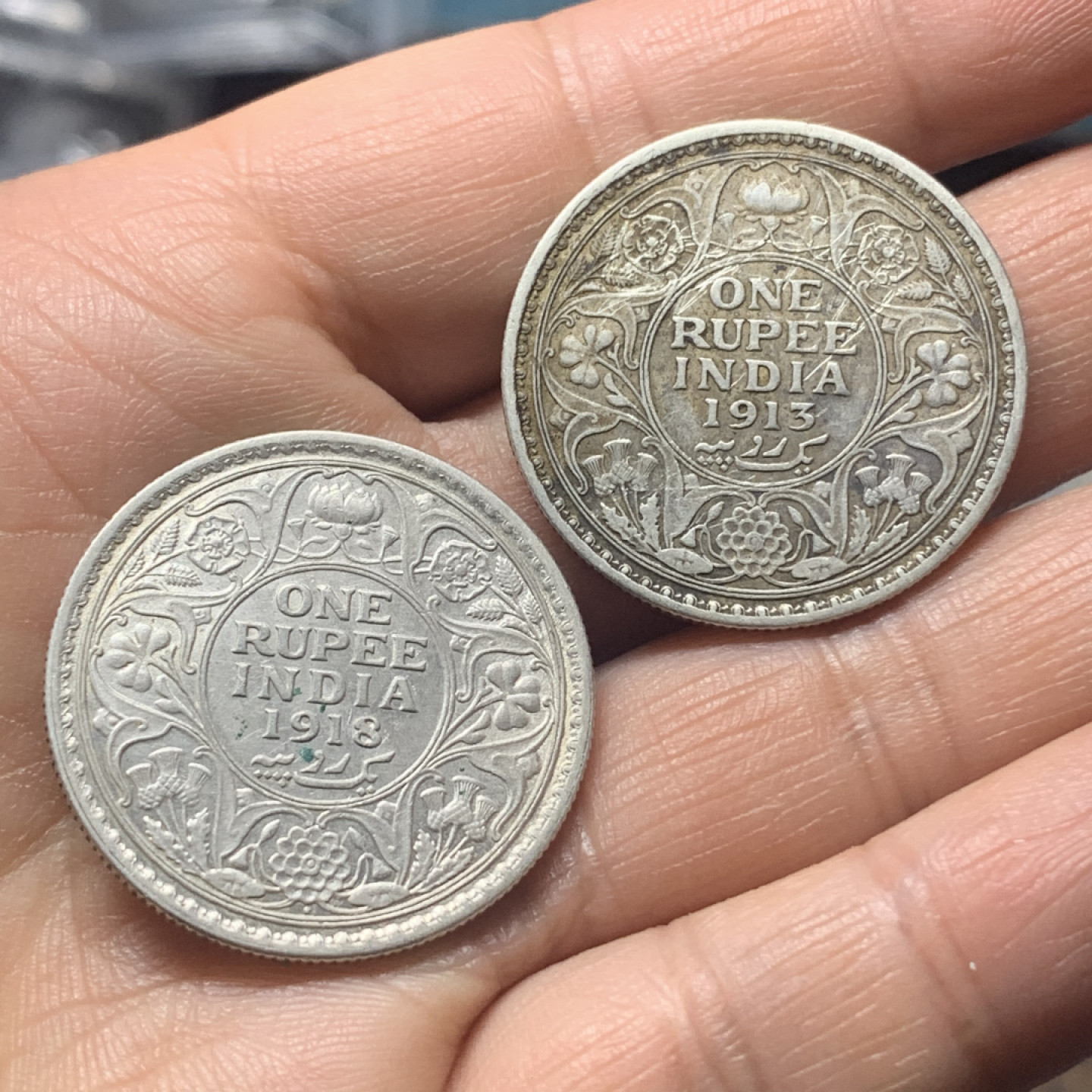 《竞宝斋》钱币微拍-第24场-本周日，周一2场连拍（全场顺丰包邮） 印度 乔治五世 1913、1918年 1卢比 银币一对  一枚原味一枚白净