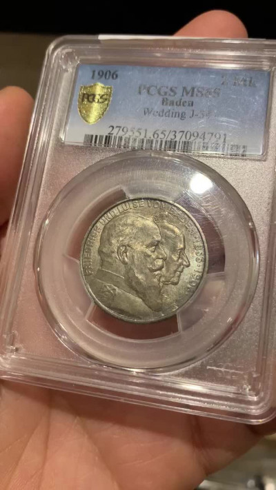 《竞宝斋》钱币微拍-第24场-本周日，周一2场连拍（全场顺丰包邮） PCGS-MS65 德国巴登 1906年 金婚 2马克 银币 淡彩老包浆 值得收藏