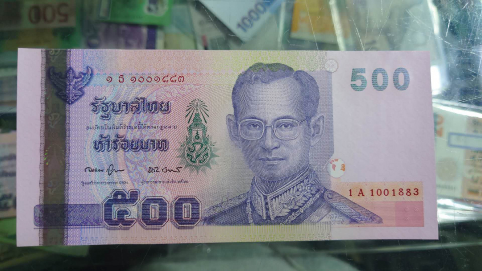 今晚八点半【囧羊收藏】精选微拍第43期暨2021年第三十四期 世界纸币精选 2001年泰国500 全新UNC刀拆品 1A冠 全程无47尾号883