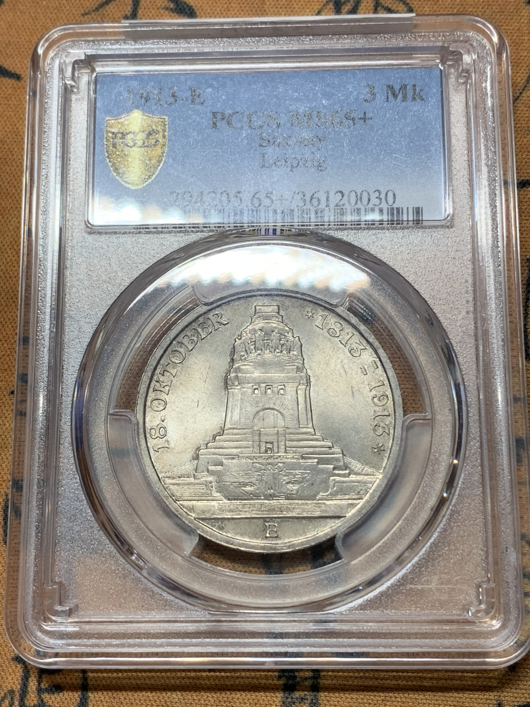 《竞宝斋》钱币微拍-第24场-本周日，周一2场连拍（全场顺丰包邮） PCGS-MS65+ 德国萨克森 1913-E年 建功碑 3马克 银币 淡彩包浆 顶级状态