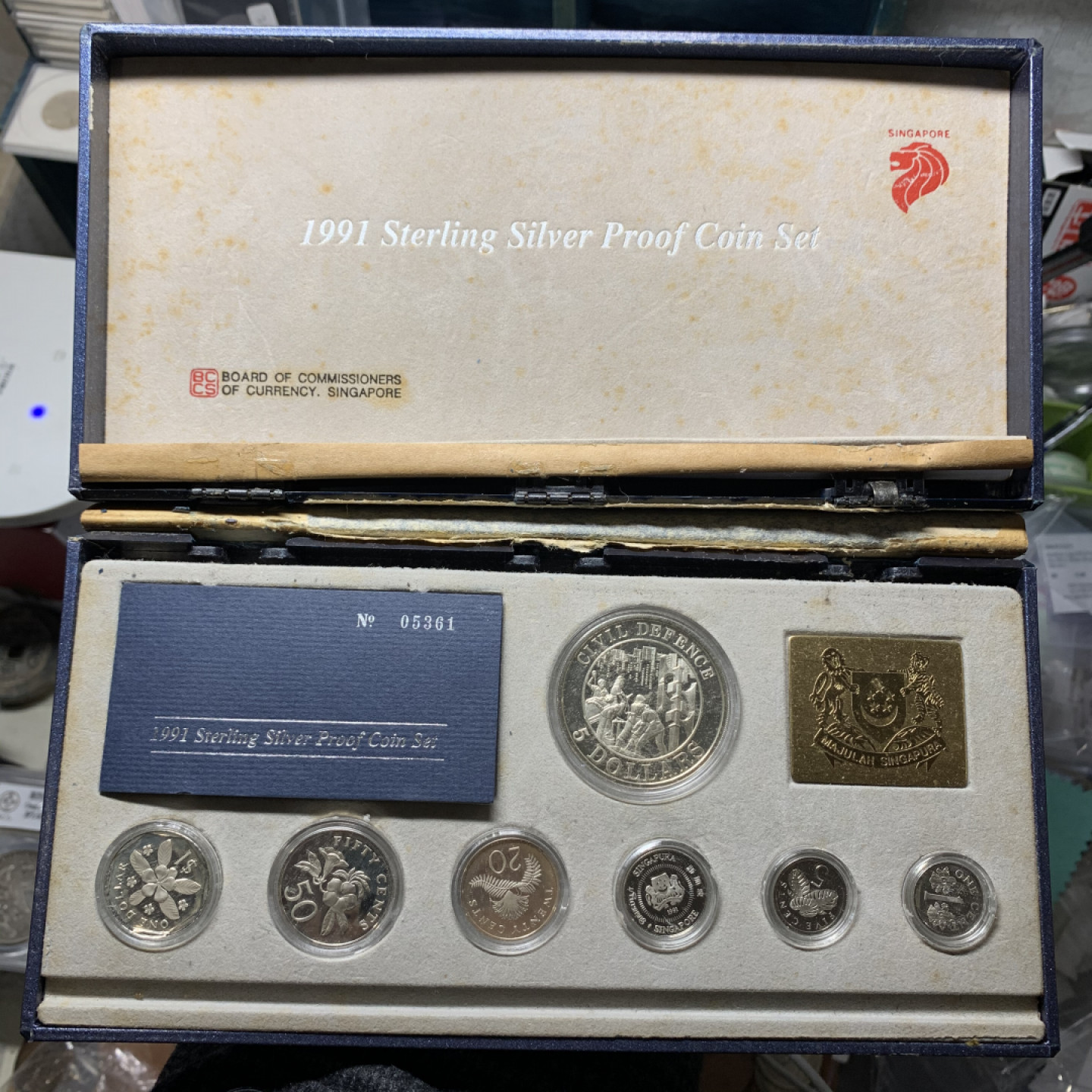 《竞宝斋》钱币微拍-第24场-本周日，周一2场连拍（全场顺丰包邮） 新加坡1991年全银精制套币 包装盒有损坏