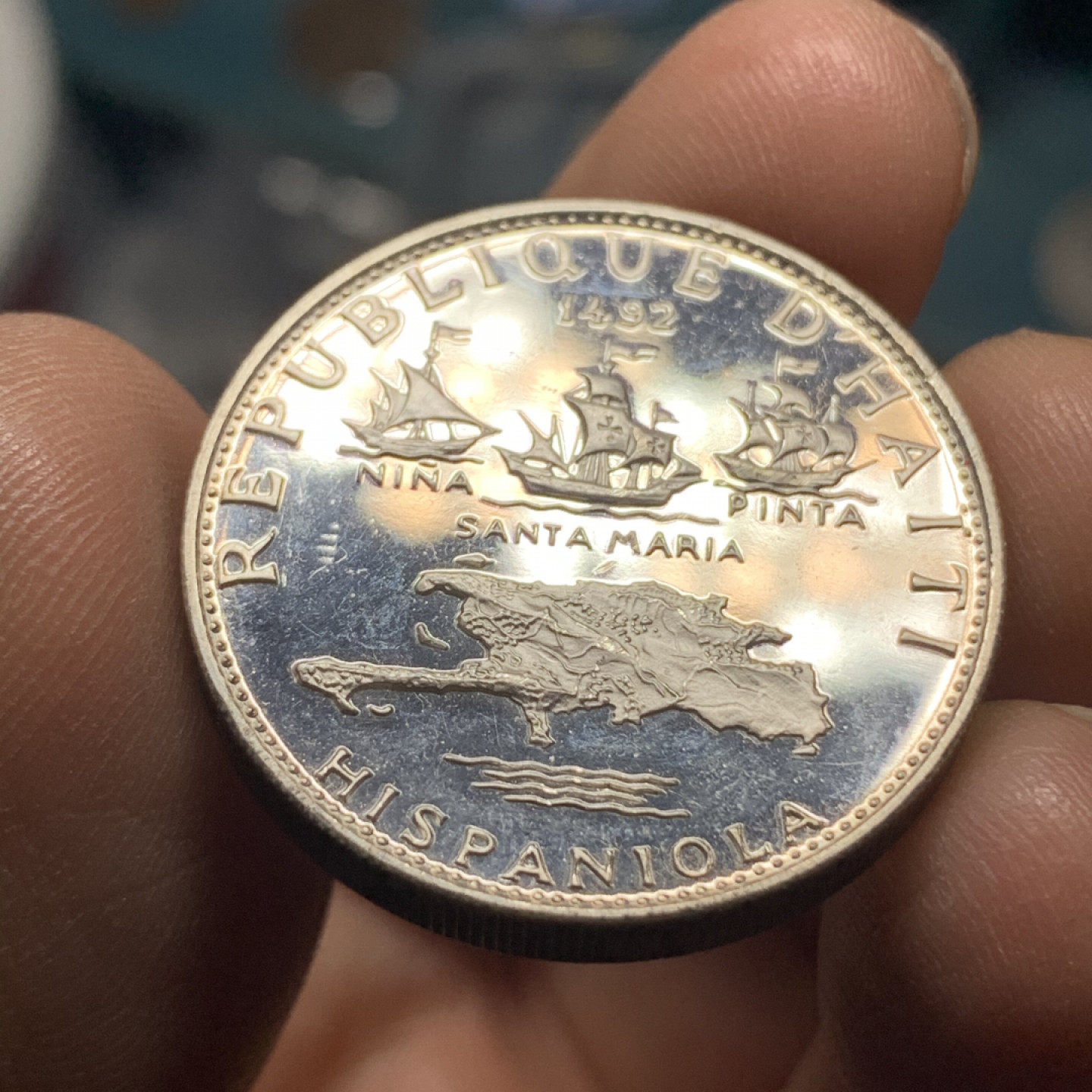 《竞宝斋》钱币微拍-第24场-本周日，周一2场连拍（全场顺丰包邮） 海地 1968年 精制大钱包 999银3枚重117.6+47.05+23.52=188.17克，塑封有开裂