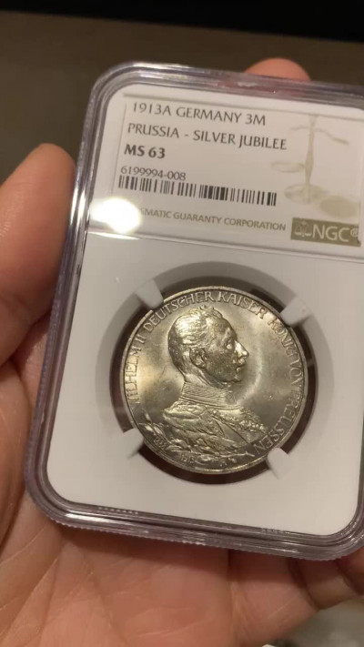 《竞宝斋》钱币微拍-第24场-本周日，周一2场连拍（全场顺丰包邮） NGC MS63 普鲁士 德国1913a 戎装3马克 银币 状态极佳 十字光视觉