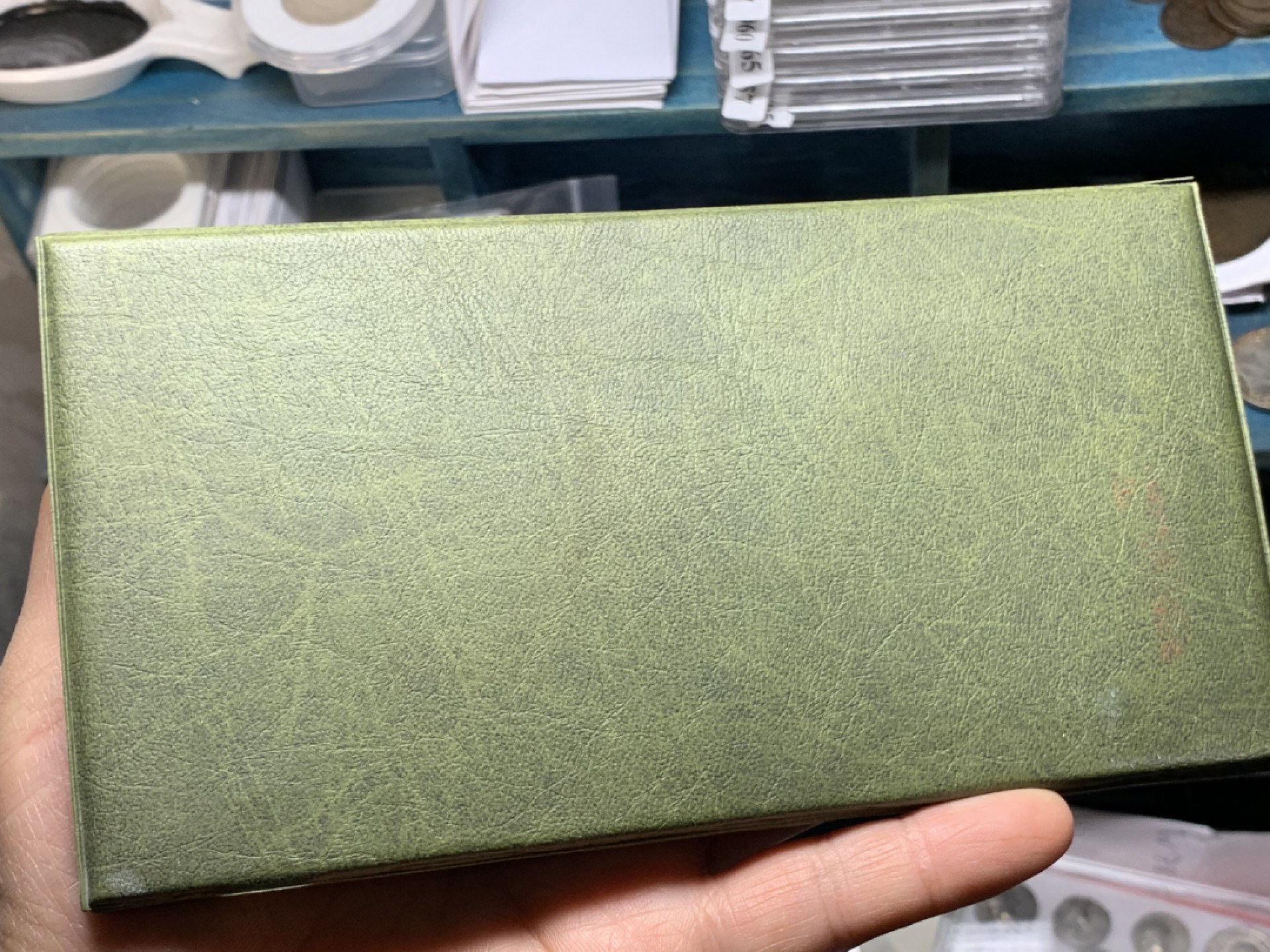 《竞宝斋》钱币微拍-第24场-本周日，周一2场连拍（全场顺丰包邮） 海地 1968年 精制大钱包 999银3枚重117.6+47.05+23.52=188.17克，塑封有开裂