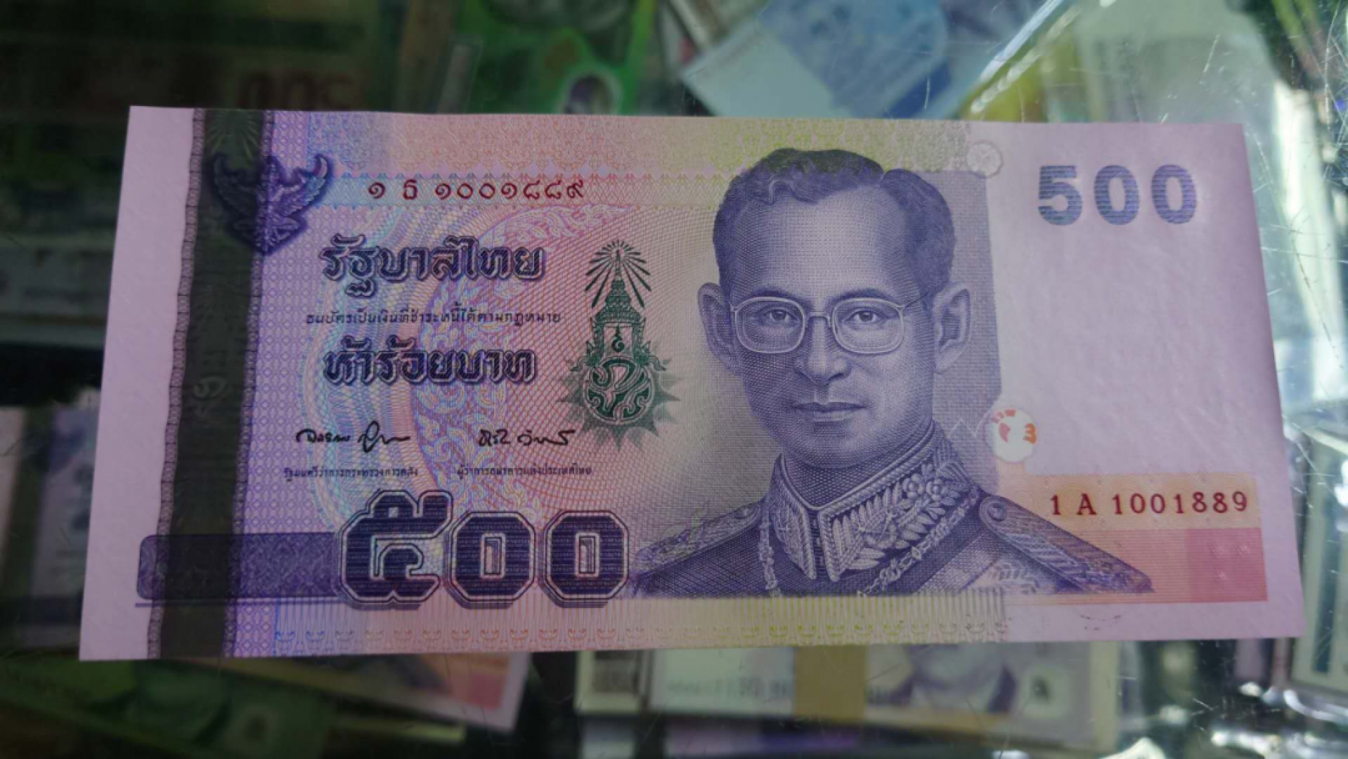 今晚八点半【囧羊收藏】精选微拍第43期暨2021年第三十四期 世界纸币精选 2001年泰国500 全新UNC刀拆品 1A冠 全程无47尾号889