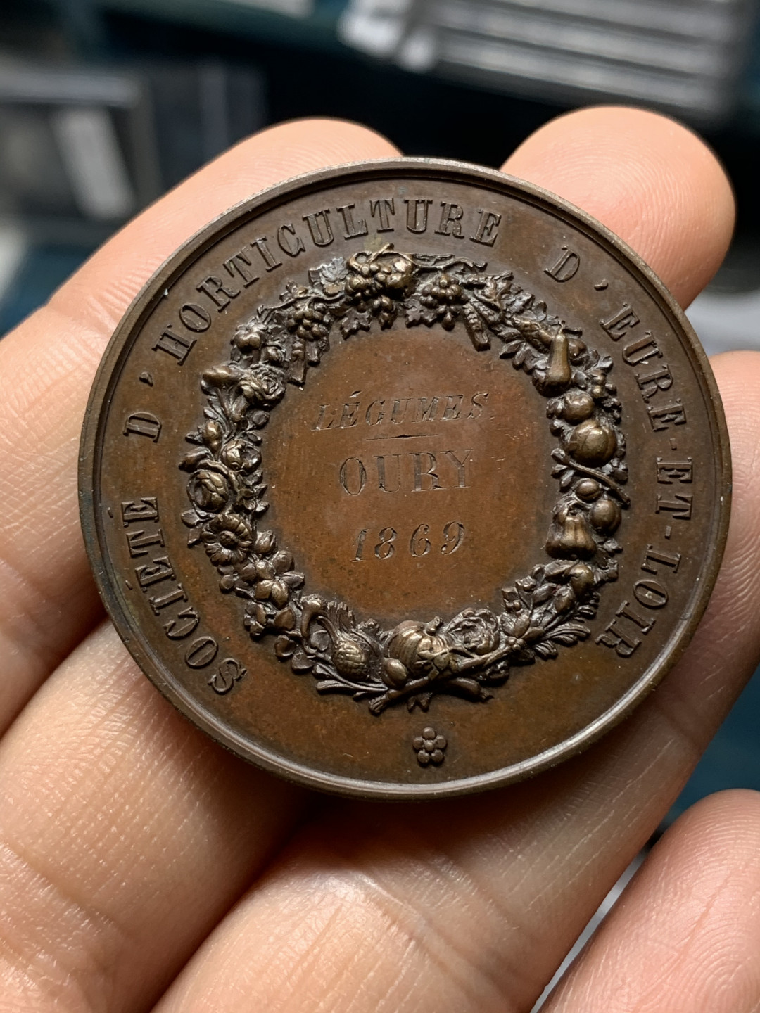 《竞宝斋》钱币微拍-第24场-本周日，周一2场连拍（全场顺丰包邮） 法国 1869年农业女神铜章 巧克力包浆41.4mm直径 34.9克 小蜜蜂边铭 非常厚重