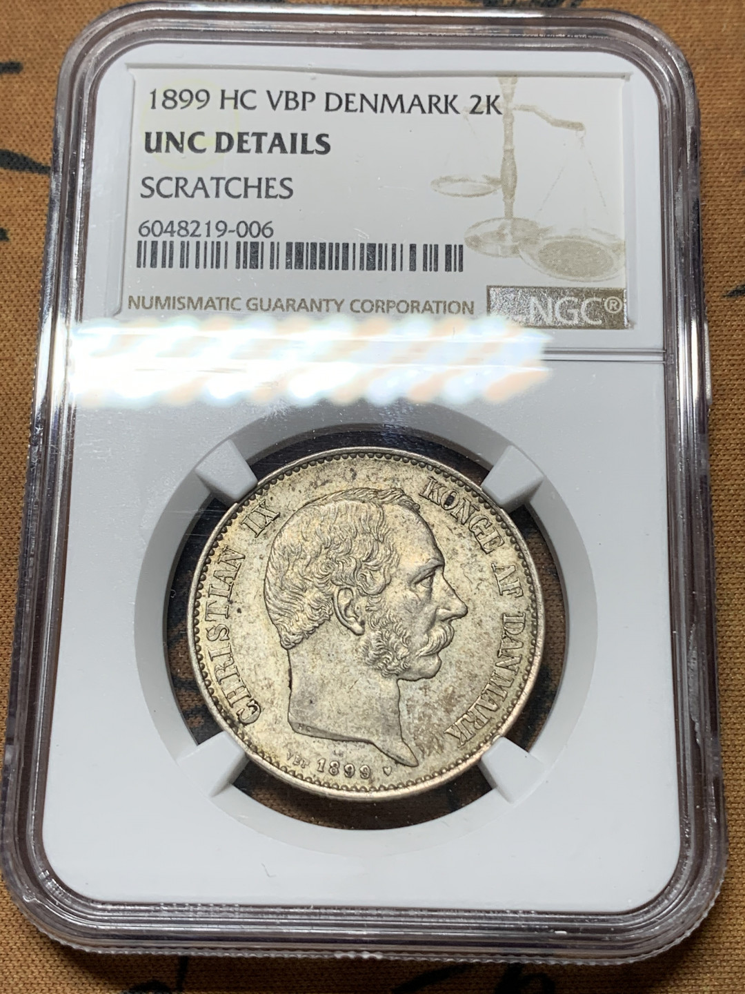 《竞宝斋》钱币微拍-第24场-本周日，周一2场连拍（全场顺丰包邮） NGC-UNC 丹麦 1899年 2克朗 银币 人像全发丝可见 海豚眼睛清晰 原味好品