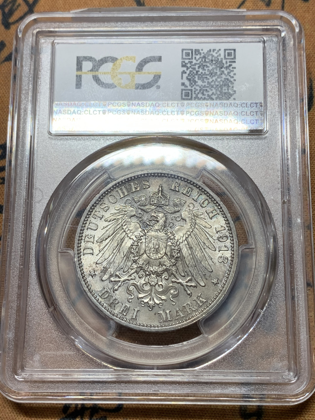 《竞宝斋》钱币微拍-第24场-本周日，周一2场连拍（全场顺丰包邮） PCGS-MS65+ 德国萨克森 1913-E年 建功碑 3马克 银币 淡彩包浆 顶级状态