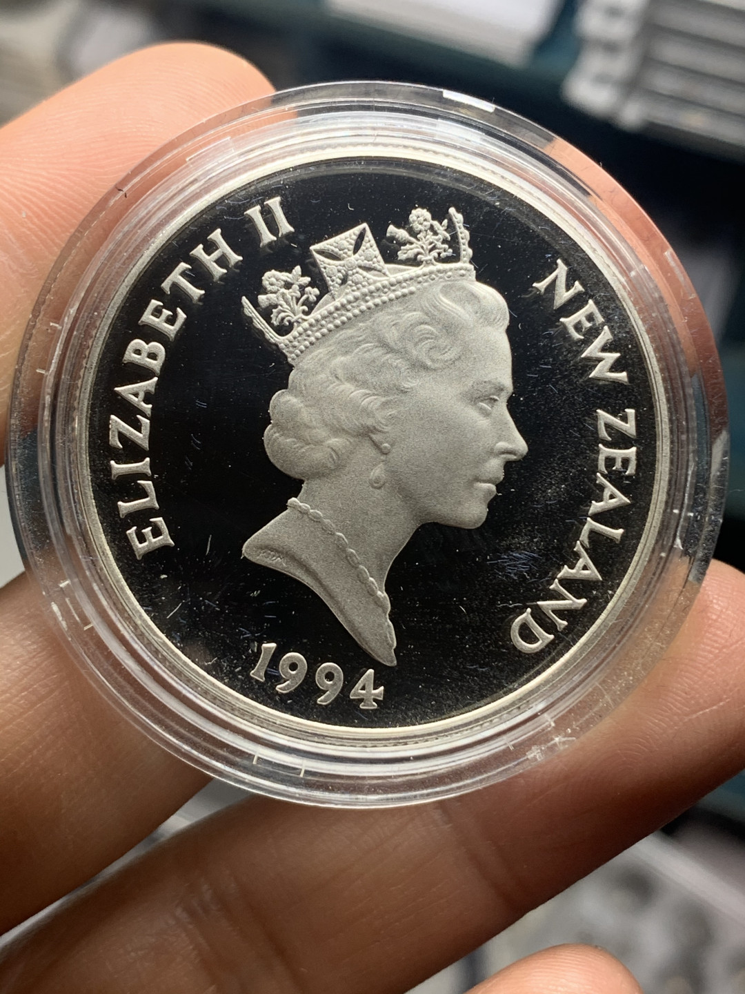 《竞宝斋》钱币微拍-第24场-本周日，周一2场连拍（全场顺丰包邮） 原盒证书 新西兰1994年 5元伊丽莎白和母亲 大银币
