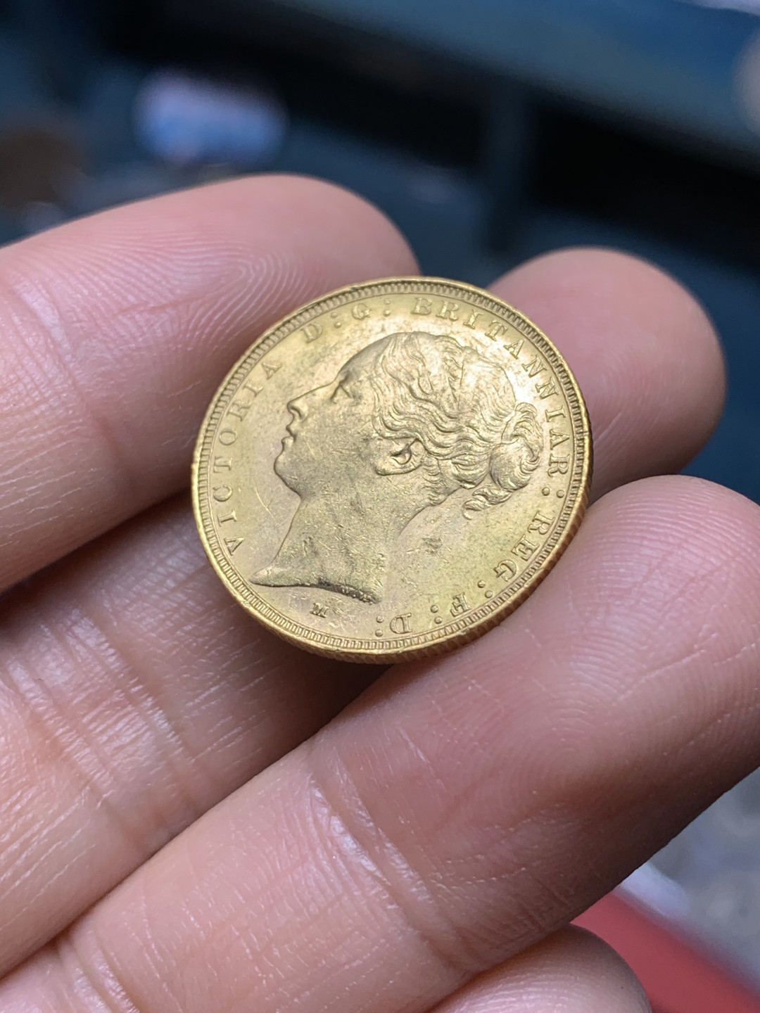 《竞宝斋》钱币微拍-第24场-本周日，周一2场连拍（全场顺丰包邮） 英国 1885年 维多利亚 女王 年轻头像 马剑金币   8克 917金