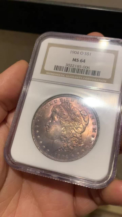 《竞宝斋》钱币微拍-第24场-本周日，周一2场连拍（全场顺丰包邮） NGC MS64美国1904年摩根银币 双面紫罗兰包浆，老盒有裂粘过