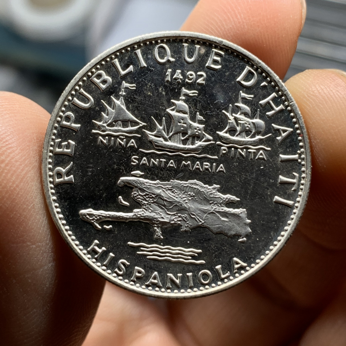 《竞宝斋》钱币微拍-第24场-本周日，周一2场连拍（全场顺丰包邮） 海地 1968年 精制大钱包 999银3枚重117.6+47.05+23.52=188.17克，塑封有开裂