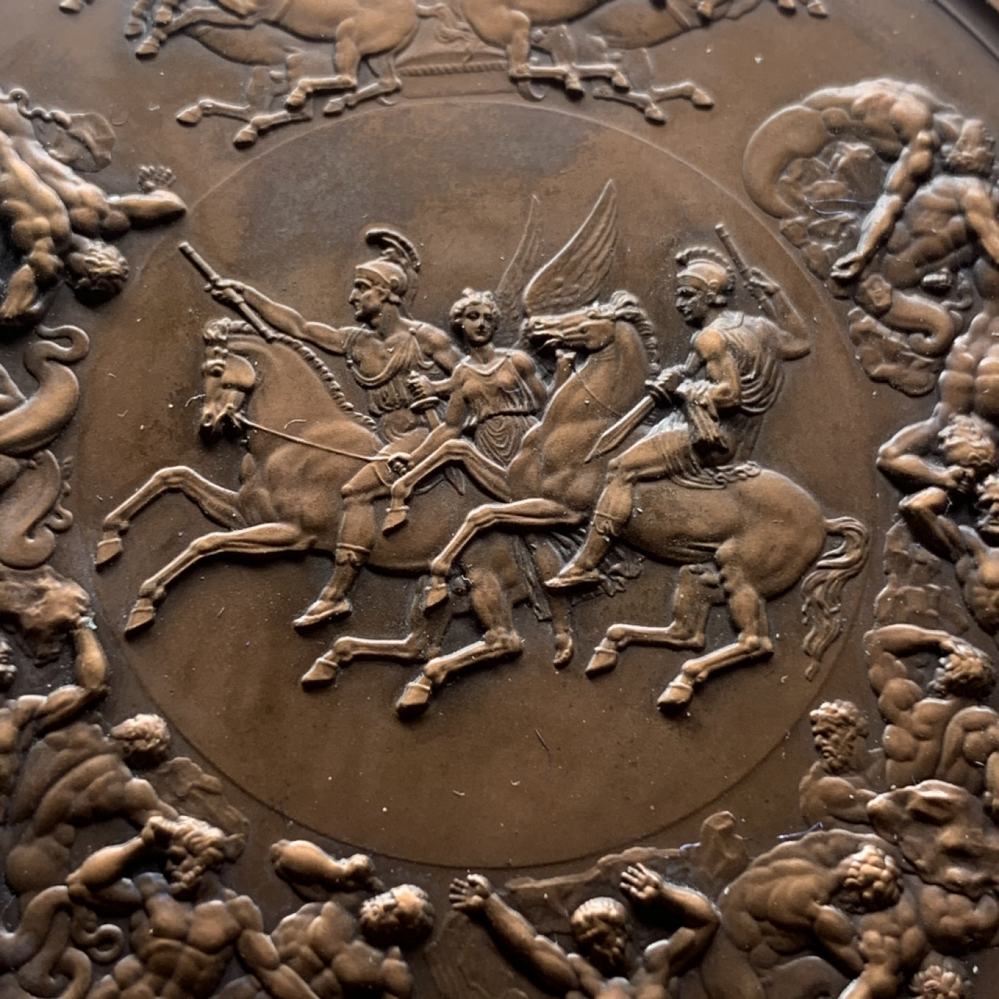 《竞宝斋》钱币微拍-第24场-本周日，周一2场连拍（全场顺丰包邮） 英国滑铁卢战役175年纪念铜章  名誉品种 知名设计 完美品 原盒带证书 130.2克 63.5mm直径 超大规格