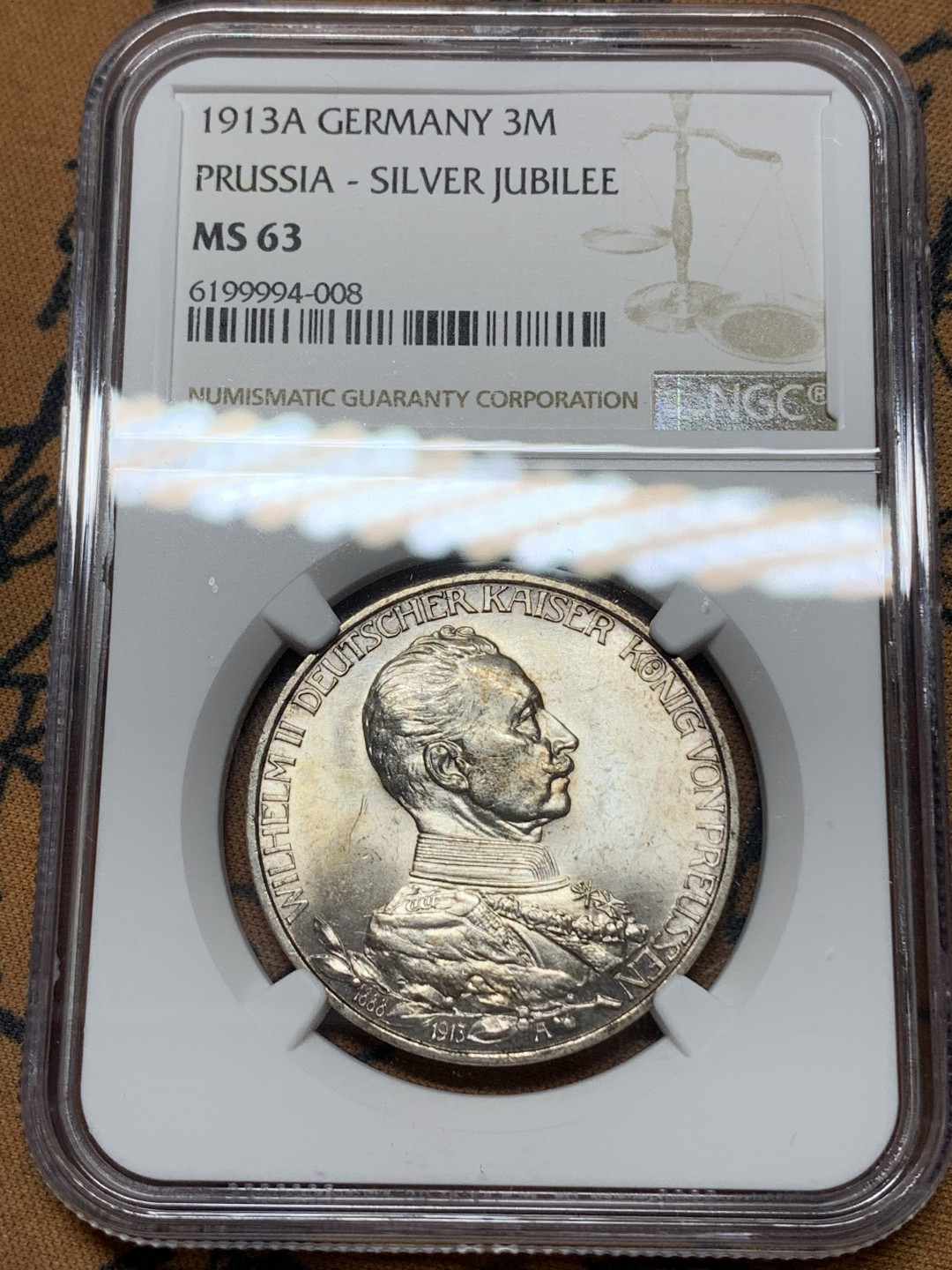 《竞宝斋》钱币微拍-第24场-本周日，周一2场连拍（全场顺丰包邮） NGC MS63 普鲁士 德国1913a 戎装3马克 银币 状态极佳 十字光视觉