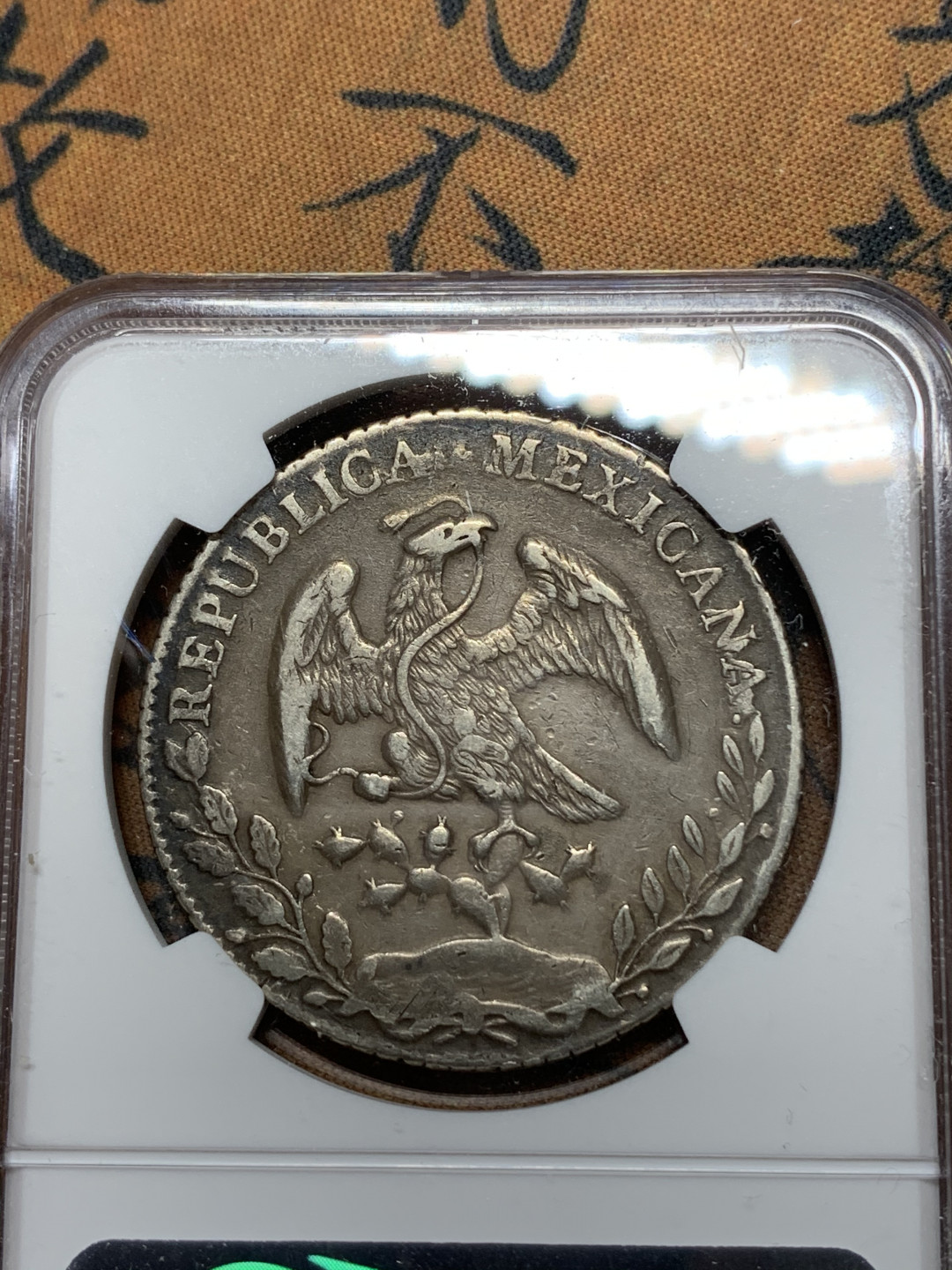 《竞宝斋》钱币微拍-第24场-本周日，周一2场连拍（全场顺丰包邮） NGC-XFD  1884 墨西哥鹰洋 8 里亚尔 墨西哥城厂  黑包浆