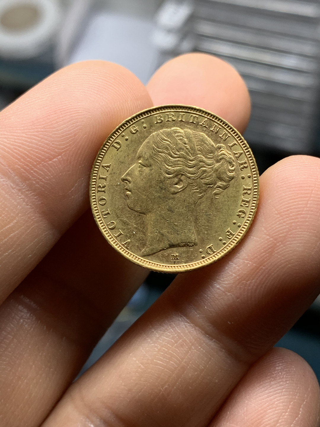 《竞宝斋》钱币微拍-第24场-本周日，周一2场连拍（全场顺丰包邮） 英国 1885年 维多利亚 女王 年轻头像 马剑金币   8克 917金