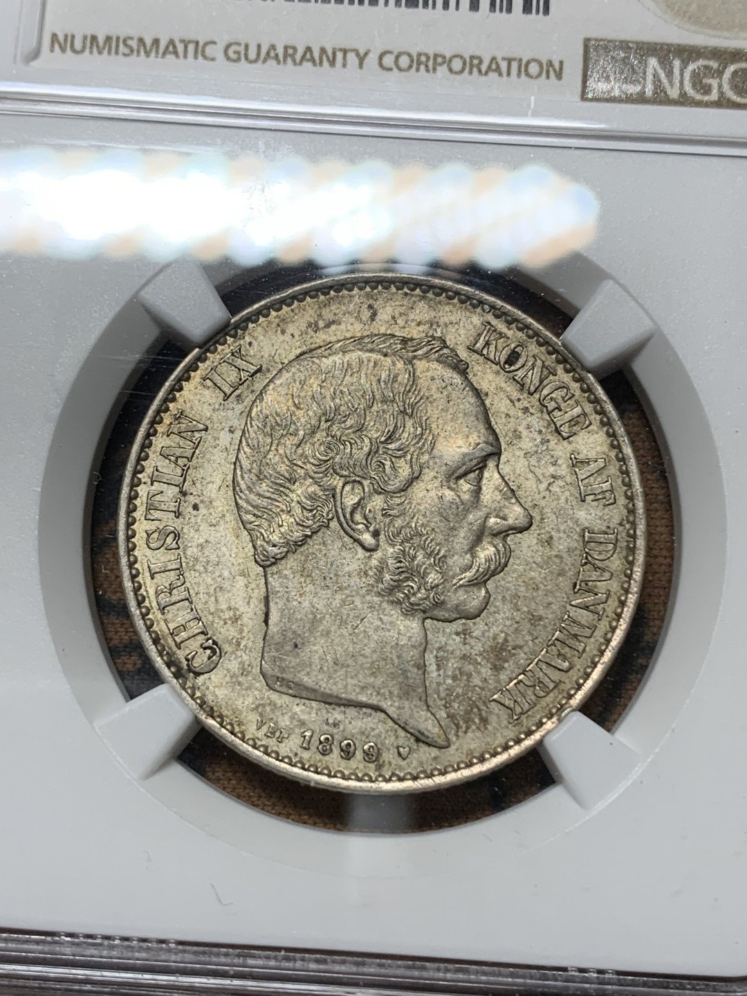 《竞宝斋》钱币微拍-第24场-本周日，周一2场连拍（全场顺丰包邮） NGC-UNC 丹麦 1899年 2克朗 银币 人像全发丝可见 海豚眼睛清晰 原味好品