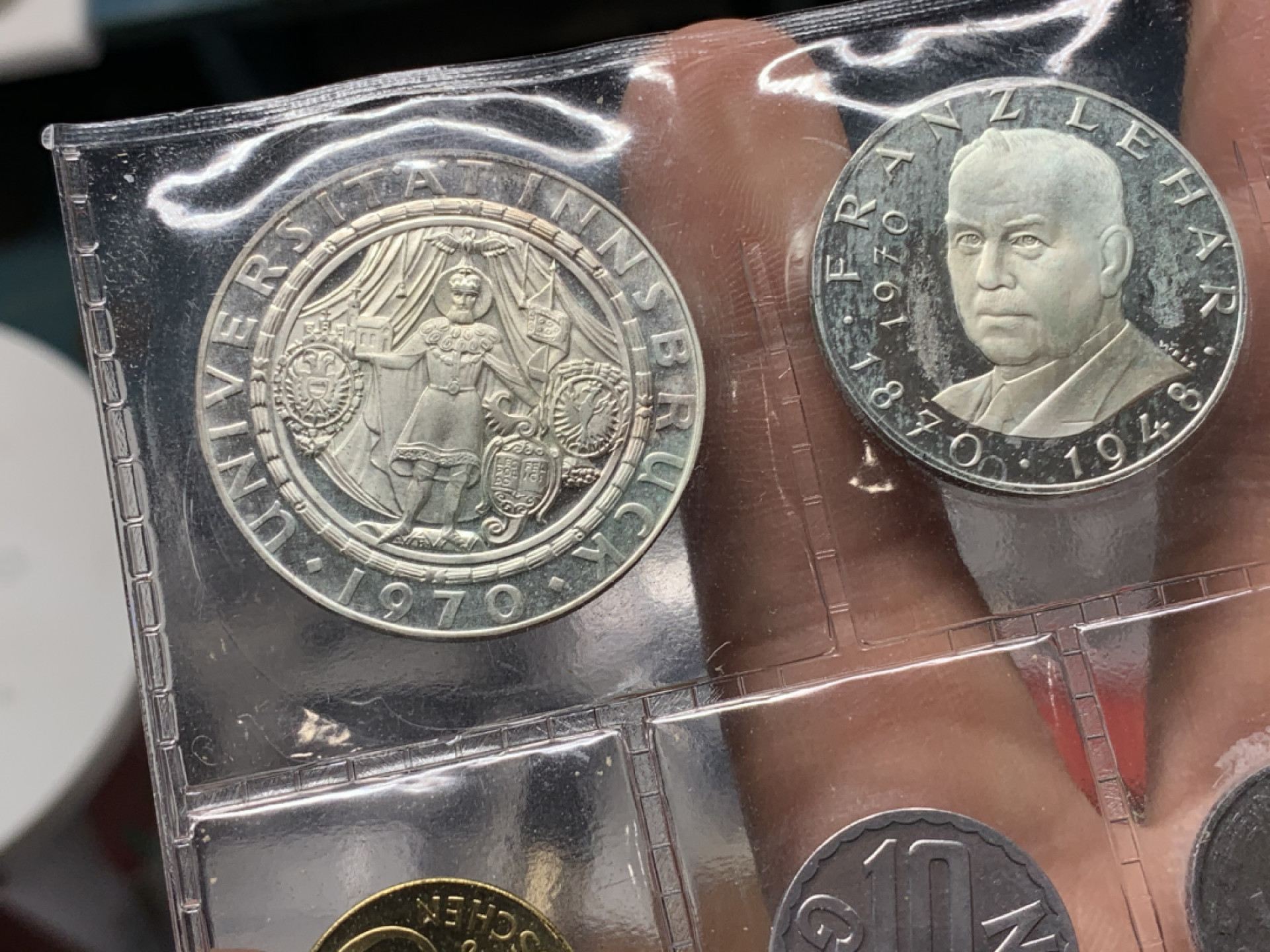 《竞宝斋》钱币微拍-第24场-本周日，周一2场连拍（全场顺丰包邮） 奥地利 1970年 精制套币，其中3枚为银币