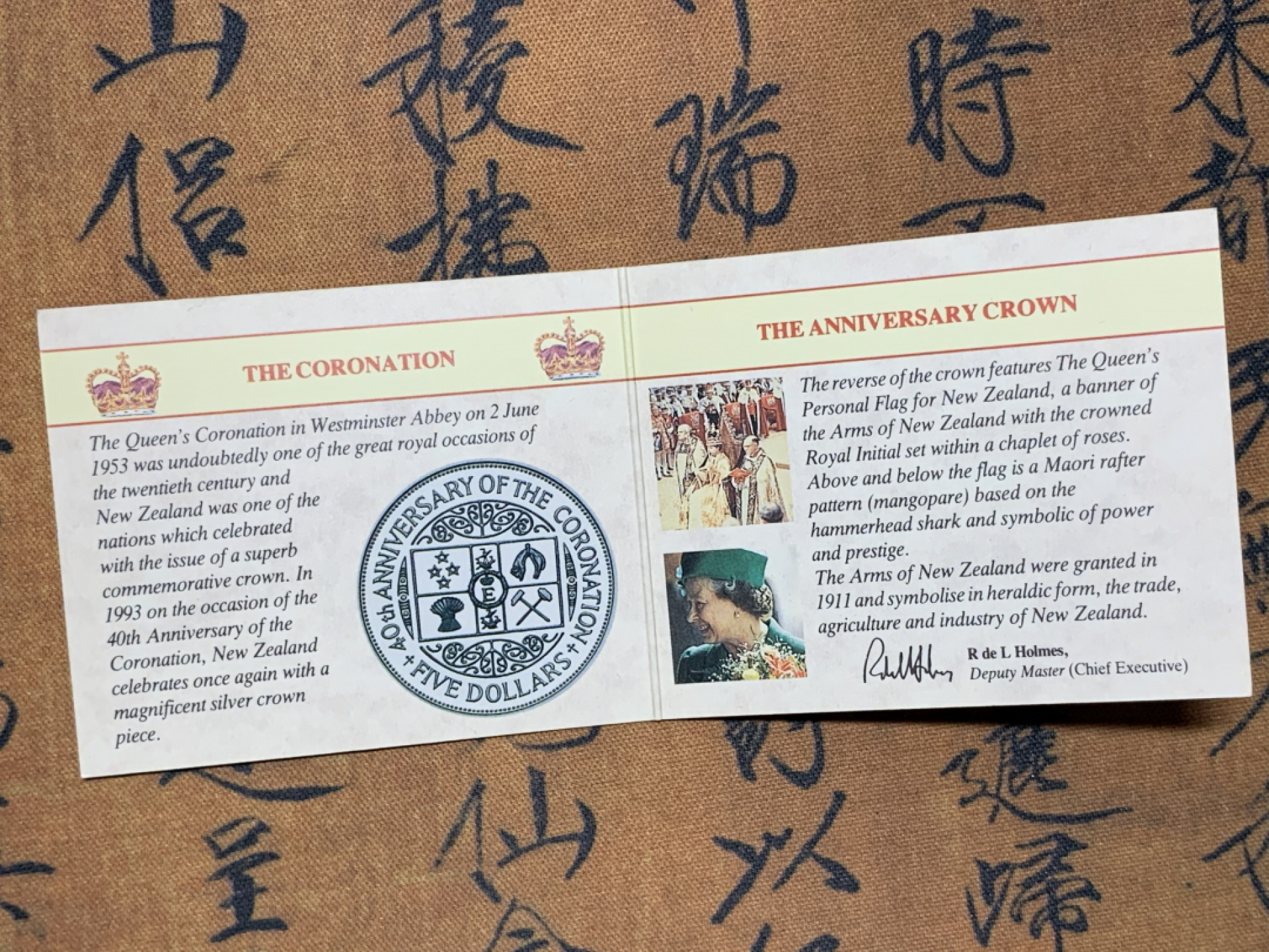 《竞宝斋》钱币微拍-第24场-本周日，周一2场连拍（全场顺丰包邮） 原盒证书 新西兰1993年 5元40周年加冕纪念 大银币