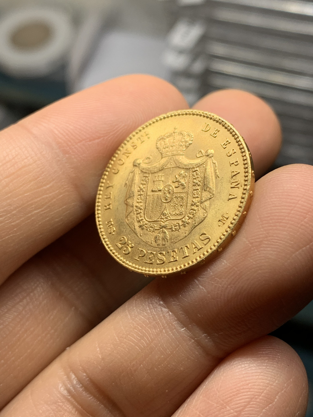 《竞宝斋》钱币微拍-第24场-本周日，周一2场连拍（全场顺丰包邮） 西班牙 1881年阿方索十二世 25比塞塔 金币 8.06克 900金  63分的状态 有缘人自己送评