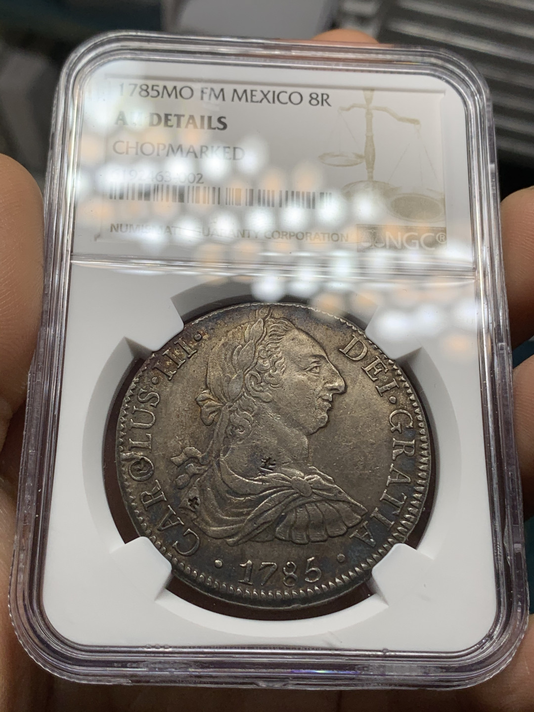 《竞宝斋》钱币微拍-第24场-本周日，周一2场连拍（全场顺丰包邮） NGC AU评级 1785年 墨西哥  卡三 8R 双柱大银币 正反深打 原味包浆