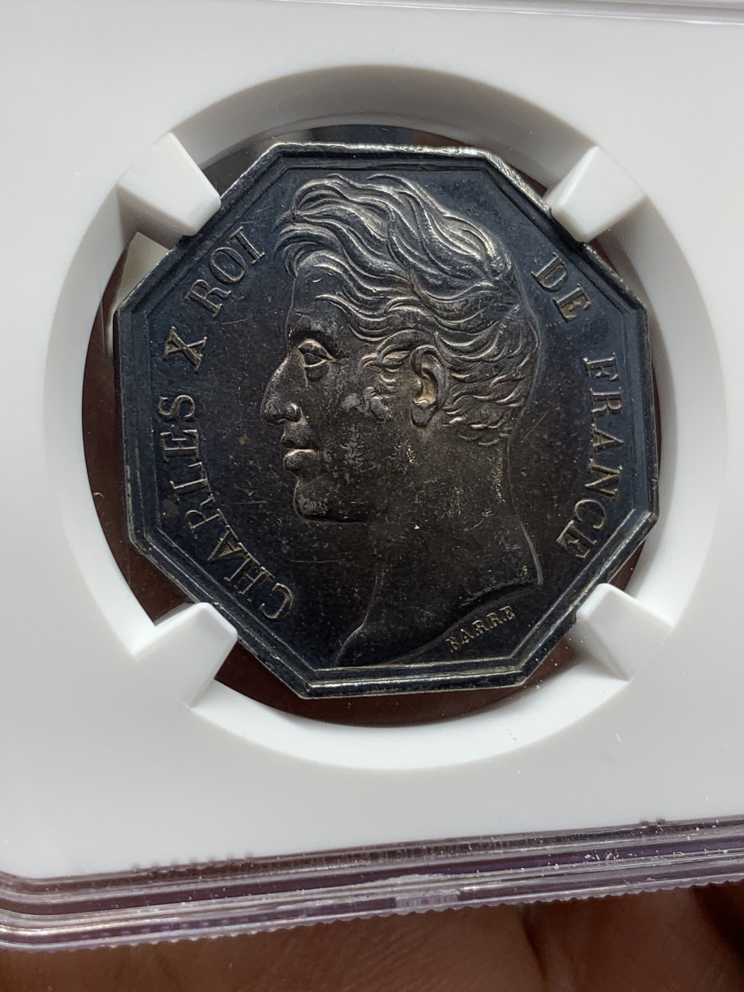 《竞宝斋》钱币微拍-第24场-本周日，周一2场连拍（全场顺丰包邮） NGC-AU 法国 1826-28年 查理十世-塞纳河和马恩河公证局 JETON 八角银币 漂亮黑包浆