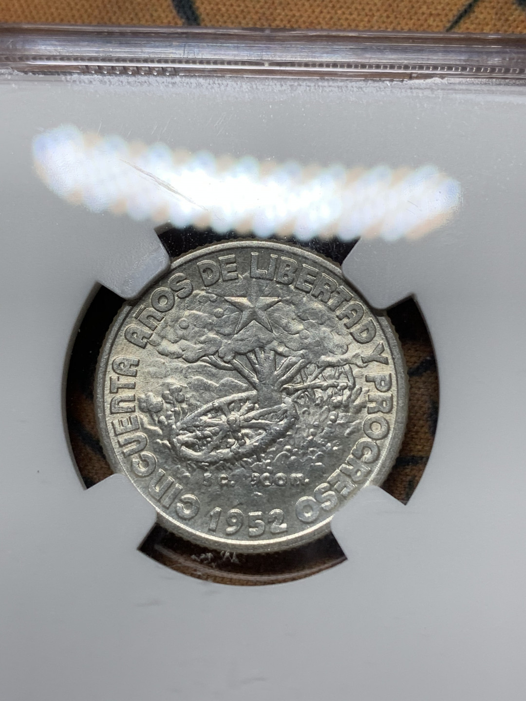 《竞宝斋》钱币微拍-第24场-本周日，周一2场连拍（全场顺丰包邮） NGC-MS64 1952年 古巴共和国纪念 20C银币 少见品种难得高分