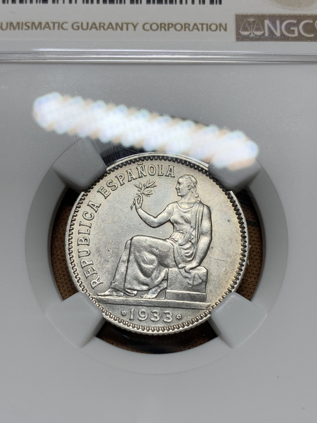 《竞宝斋》钱币微拍-第24场-本周日，周一2场连拍（全场顺丰包邮） NGC MS61 1933（34）版 西班牙 内战版 1比塞塔银币 只能说评级好严