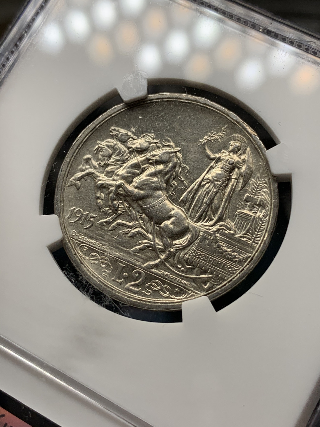 《竞宝斋》钱币微拍-第24场-本周日，周一2场连拍（全场顺丰包邮） NGC-MS61 意大利 1915年胜利马车 2里拉 银币 原光好品