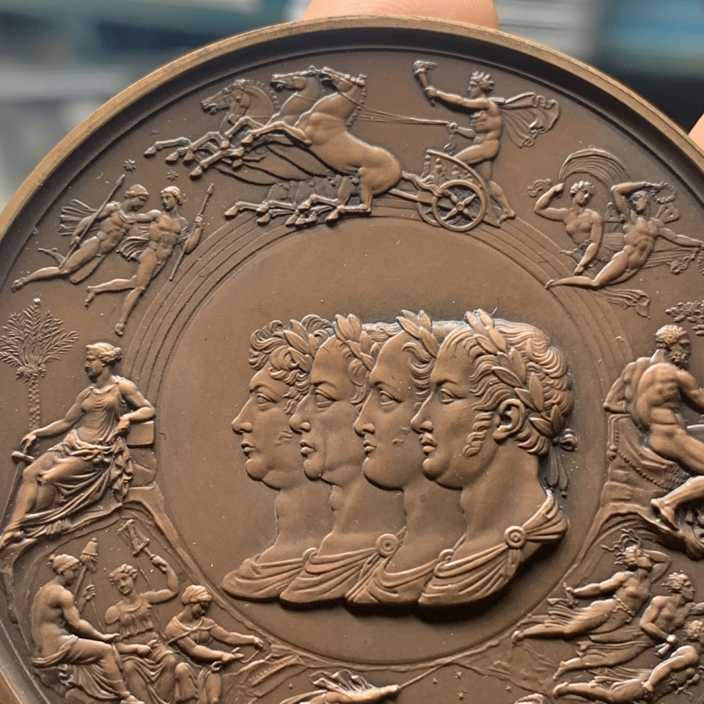 《竞宝斋》钱币微拍-第24场-本周日，周一2场连拍（全场顺丰包邮） 英国滑铁卢战役175年纪念铜章  名誉品种 知名设计 完美品 原盒带证书 130.2克 63.5mm直径 超大规格