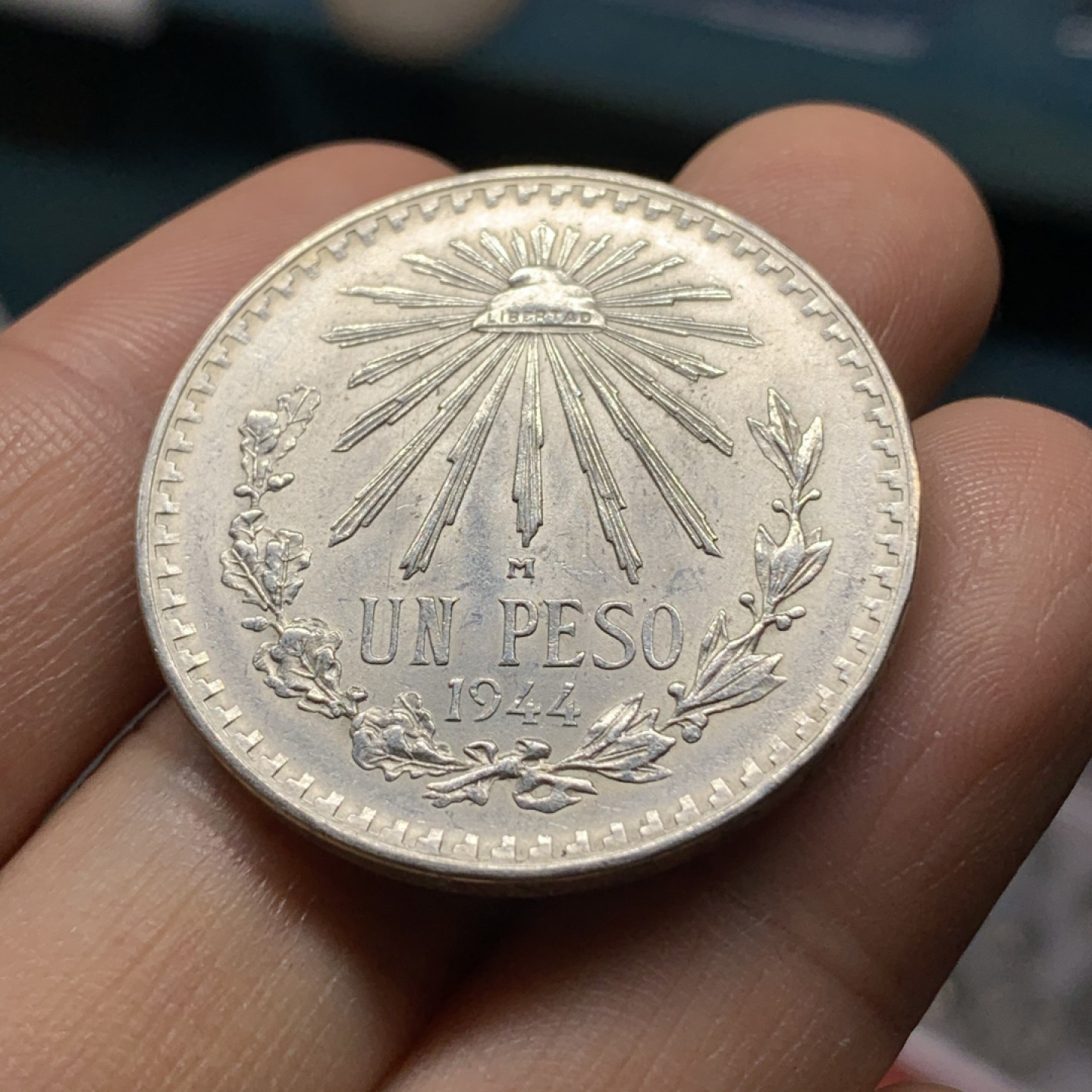 《竞宝斋》钱币微拍-第24场-本周日，周一2场连拍（全场顺丰包邮） 墨西哥 1944年 鹰洋 1比索 银币 原光好品 MS的状态可以送评