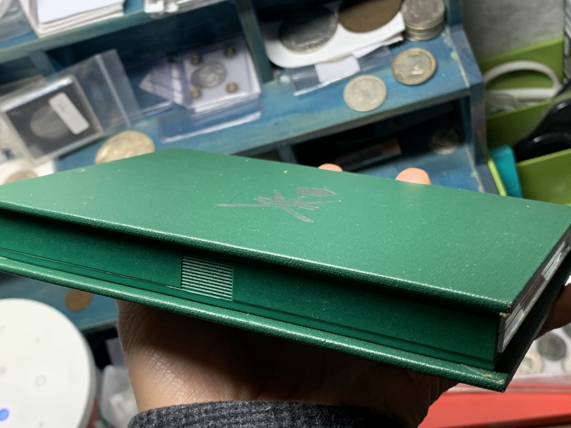 《竞宝斋》钱币微拍-第24场-本周日，周一2场连拍（全场顺丰包邮） 阿曼1990年精制套币 独立20周年纪念 最大面值为银币925银 20克 原盒包装 保存完好