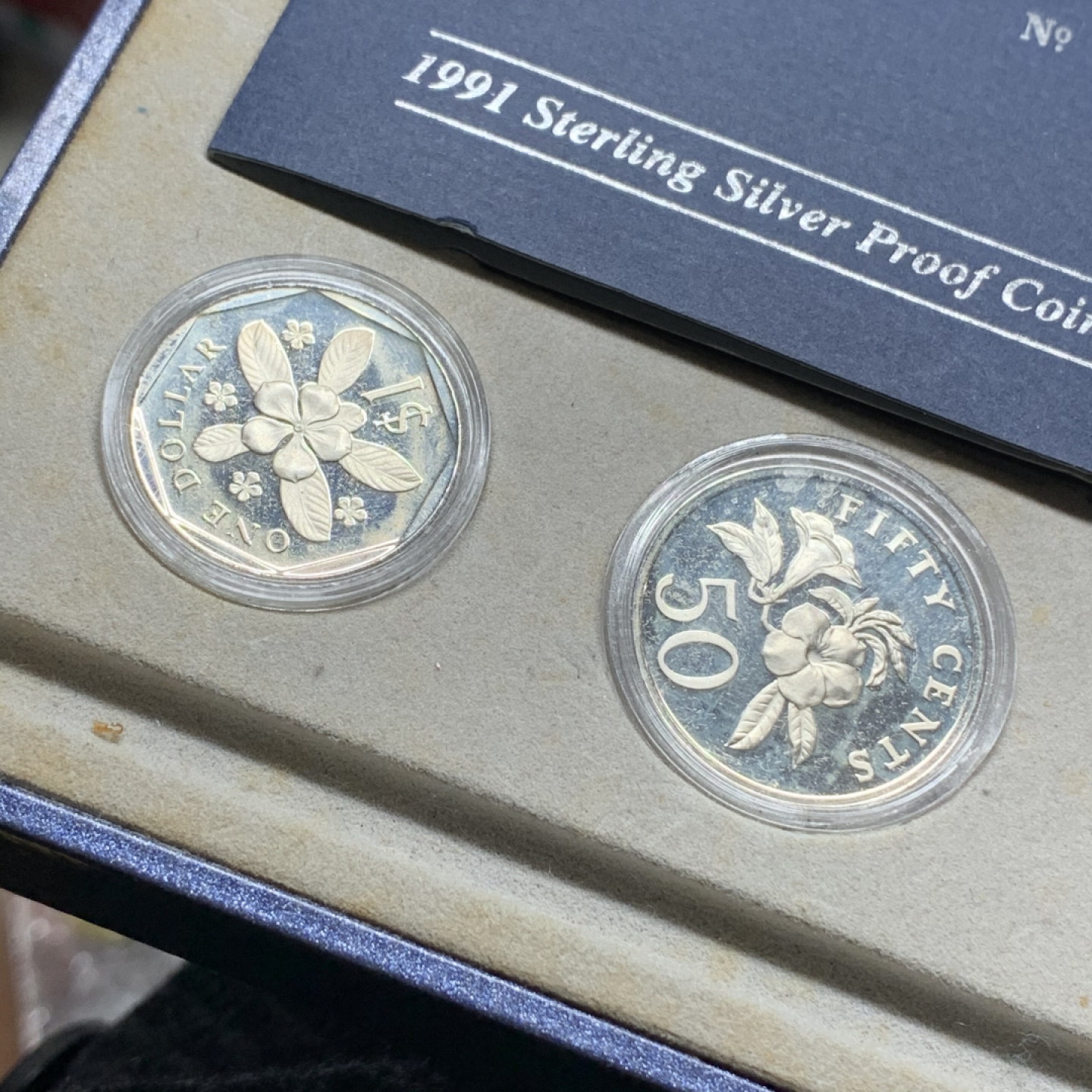 《竞宝斋》钱币微拍-第24场-本周日，周一2场连拍（全场顺丰包邮） 新加坡1991年全银精制套币 包装盒有损坏