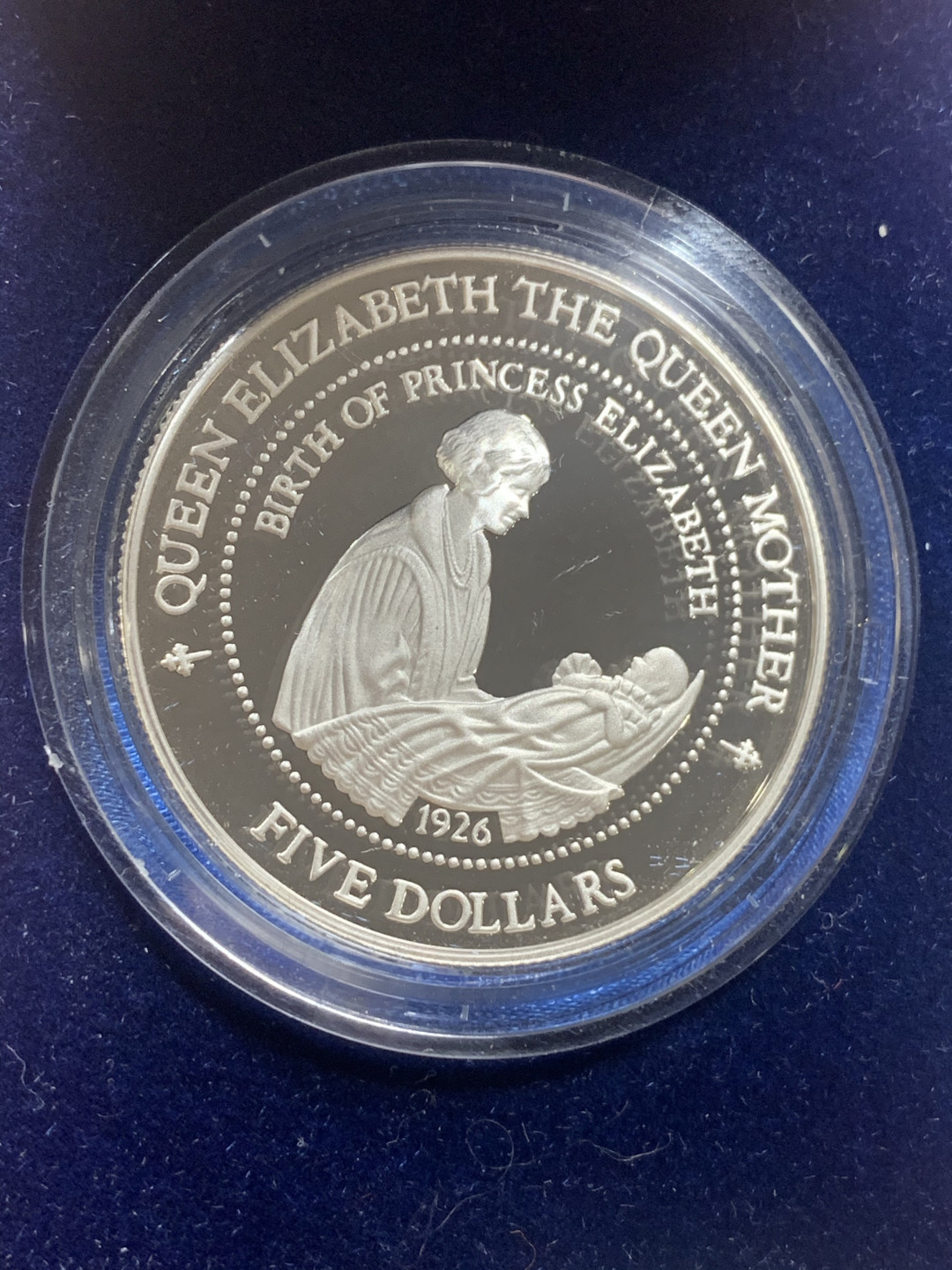 《竞宝斋》钱币微拍-第24场-本周日，周一2场连拍（全场顺丰包邮） 原盒证书 新西兰1994年 5元伊丽莎白和母亲 大银币