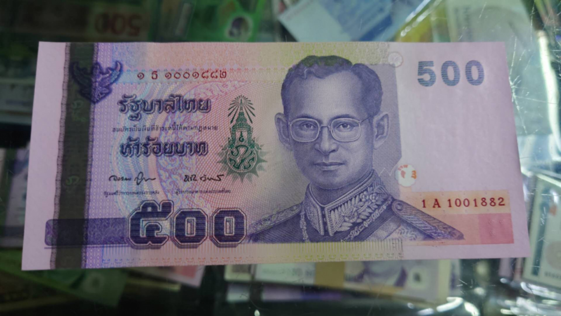 今晚八点半【囧羊收藏】精选微拍第43期暨2021年第三十四期 世界纸币精选 2001年泰国500 全新UNC刀拆品 1A冠 全程无47尾号882