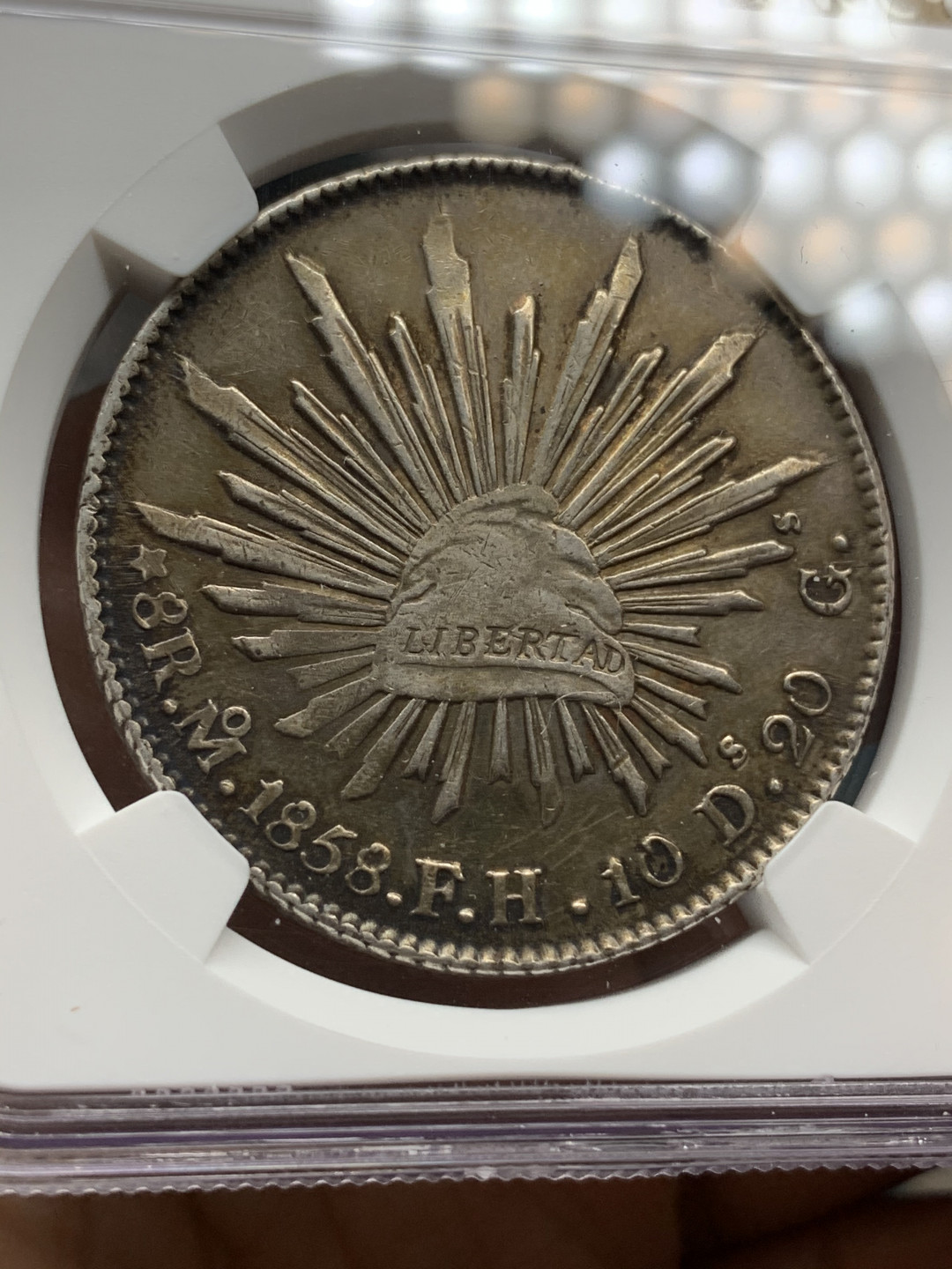 《竞宝斋》钱币微拍-第24场-本周日，周一2场连拍（全场顺丰包邮） NGC AUD墨西哥1858年8R鹰洋 原味深打鹰洋，严评未给分