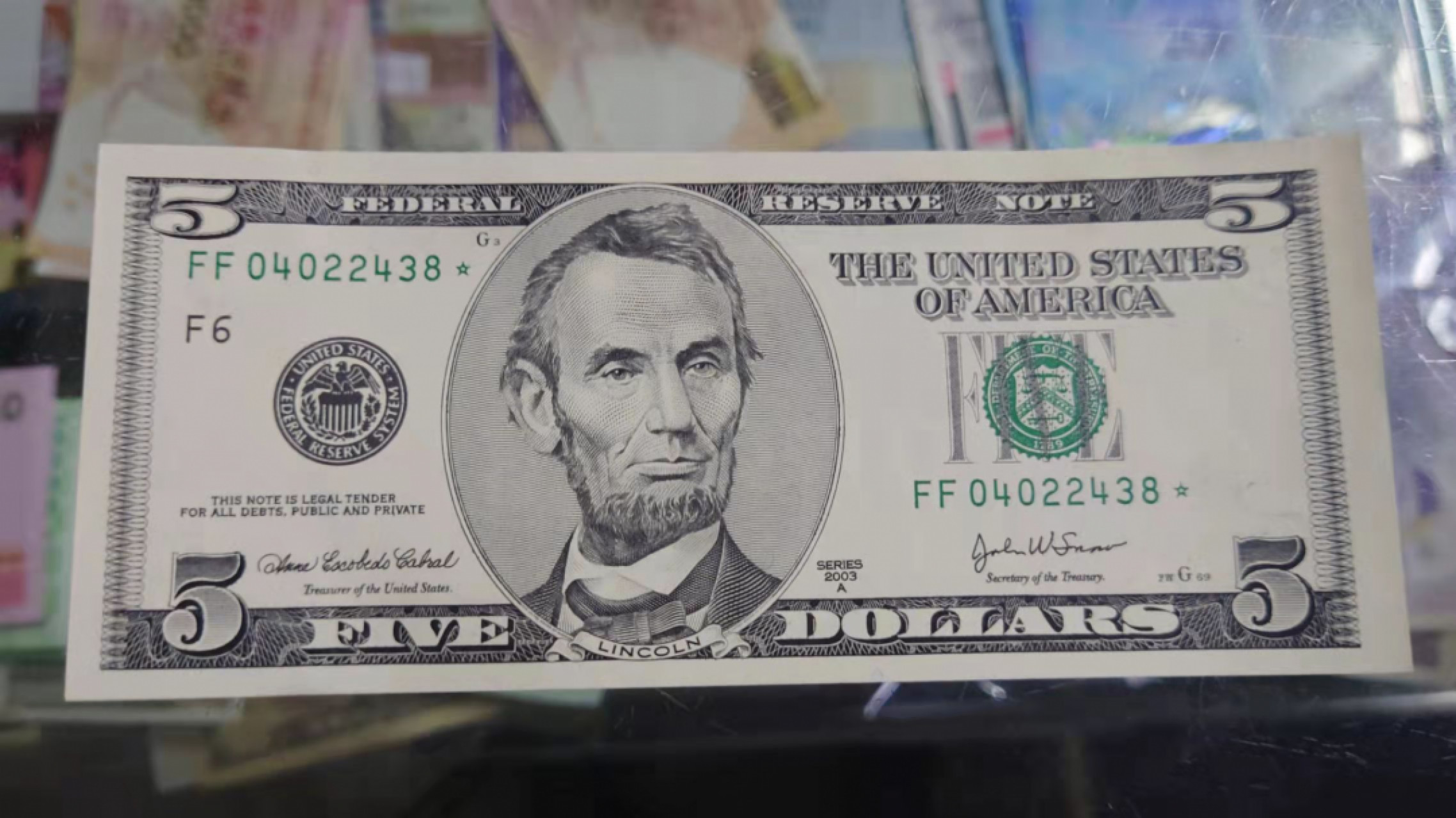 今晚八点半【囧羊收藏】精选微拍第43期暨2021年第三十四期 世界纸币精选 2003A年美国5美元 少见*补号 尾号438 全新UNC 