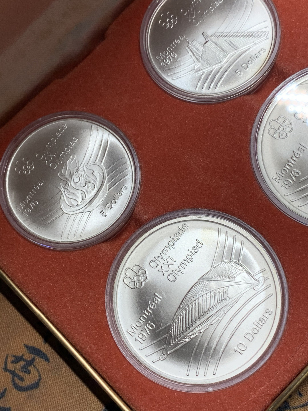 《竞宝斋》钱币微拍-第25场-本周日，周一2场连拍（全场顺丰包邮） 1976加拿大奥运会纪念大银币一套4枚一共重145.8克925高银 45年前的原盒币全网在售就此一套