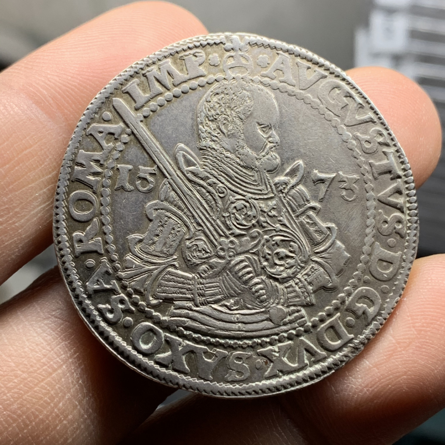 《竞宝斋》钱币微拍-第25场-本周日，周一2场连拍（全场顺丰包邮） 稀少德国 16世纪萨克森 1573年 阿尔伯特 泰勒 大银币 老包浆 人物细节清晰 深打明显 估计AU55的品