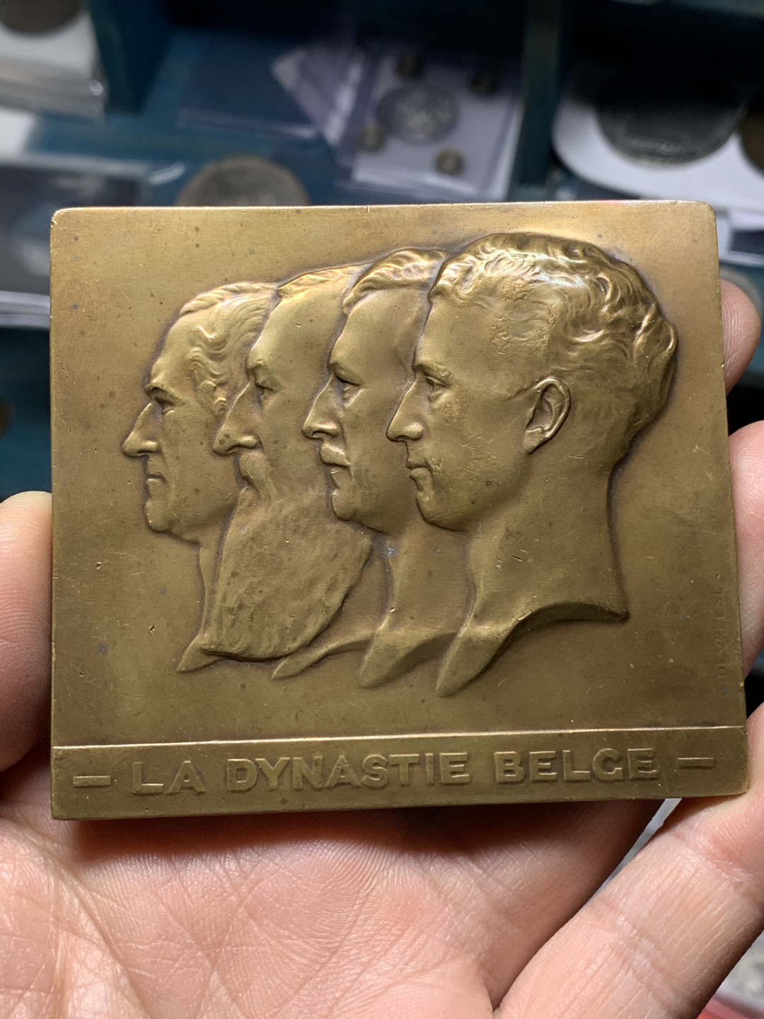 《竞宝斋》钱币微拍-第25场-本周日，周一2场连拍（全场顺丰包邮） 1935年比利时君主方章  规格：77MM X 68MM  重量 ：161G