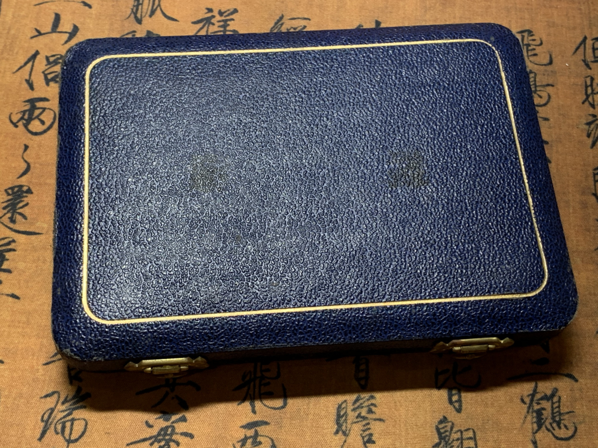 《竞宝斋》钱币微拍-第25场-本周日，周一2场连拍（全场顺丰包邮） 英属南非 乔治六世 1952年精制套币 6银3铜 精美包浆 BU品相 银币包浆诱人 1便士铜币背面呈五彩包浆 