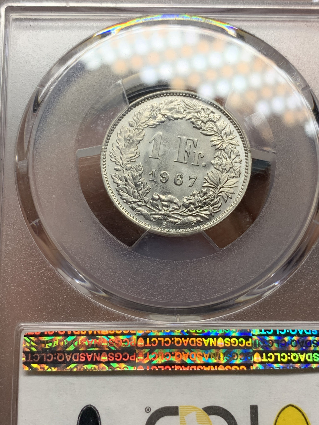 《竞宝斋》钱币微拍-第25场-本周日，周一2场连拍（全场顺丰包邮） PCGS-MS67 瑞士 1967B 1法郎 女神 银币 转光强烈 构图精美 高分小辅币，关门银币 背部左上角支撑位置有损