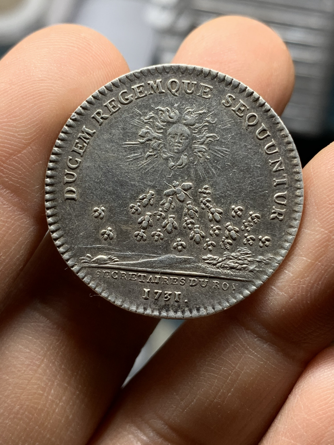 《竞宝斋》钱币微拍-第25场-本周日，周一2场连拍（全场顺丰包邮） 1731年法国银制代币，路德维西十五世。直径：30mm  重量：7.88g