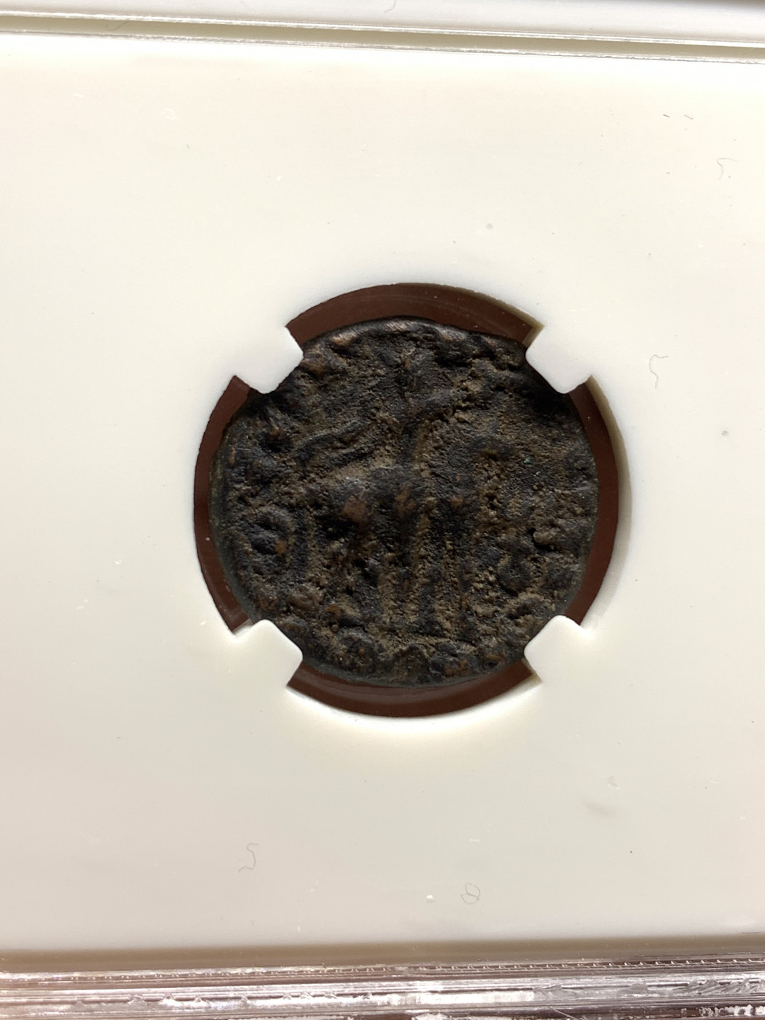 《竞宝斋》钱币微拍-第25场-本周日，周一2场连拍（全场顺丰包邮） 丝绸之路之铜币  3枚一组 （古罗马铜币2枚+贵霜王朝铜币一枚），币包真，盒子标签仅做查看参数使用