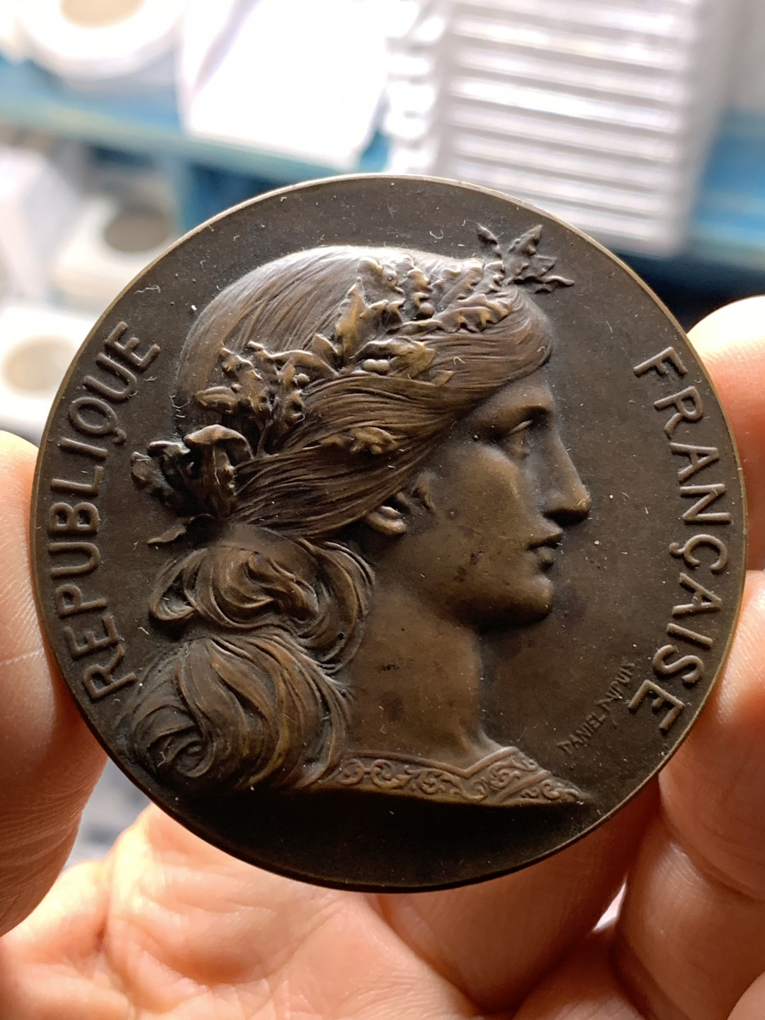 《竞宝斋》钱币微拍-第25场-本周日，周一2场连拍（全场顺丰包邮） 法国铜章玛丽安娜花环 直径：58mm  重量：99g  边铭：丰饶角+铜标 罗蒂作品