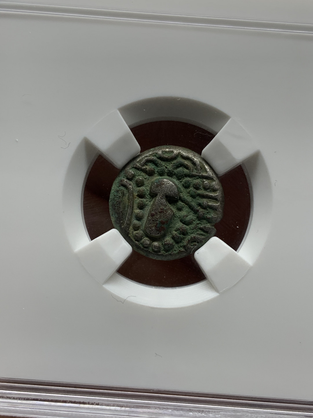 《竞宝斋》钱币微拍-第25场-本周日，周一2场连拍（全场顺丰包邮） 丝绸之路之打制币  3枚一组 （古印度银币1枚，印度查拉见银币1枚，铜镀银1枚），币包真，盒子标签仅做查看参数使用