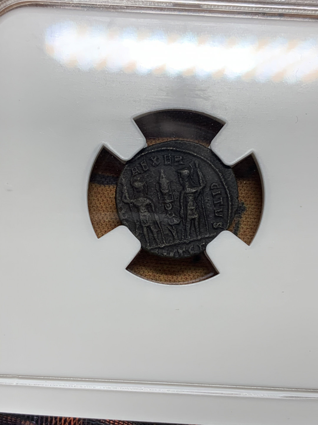 《竞宝斋》钱币微拍-第25场-本周日，周一2场连拍（全场顺丰包邮） 丝绸之路之铜币  3枚一组 （古罗马铜币2枚+贵霜王朝铜币一枚），币包真，盒子标签仅做查看参数使用