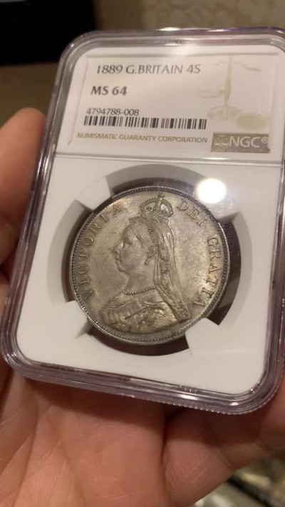 《竞宝斋》钱币微拍-第25场-本周日，周一2场连拍（全场顺丰包邮） NGC MS64 英国1889年维多利亚4先令（双福林）NGC编号：4794788-008 双面带彩复古包浆