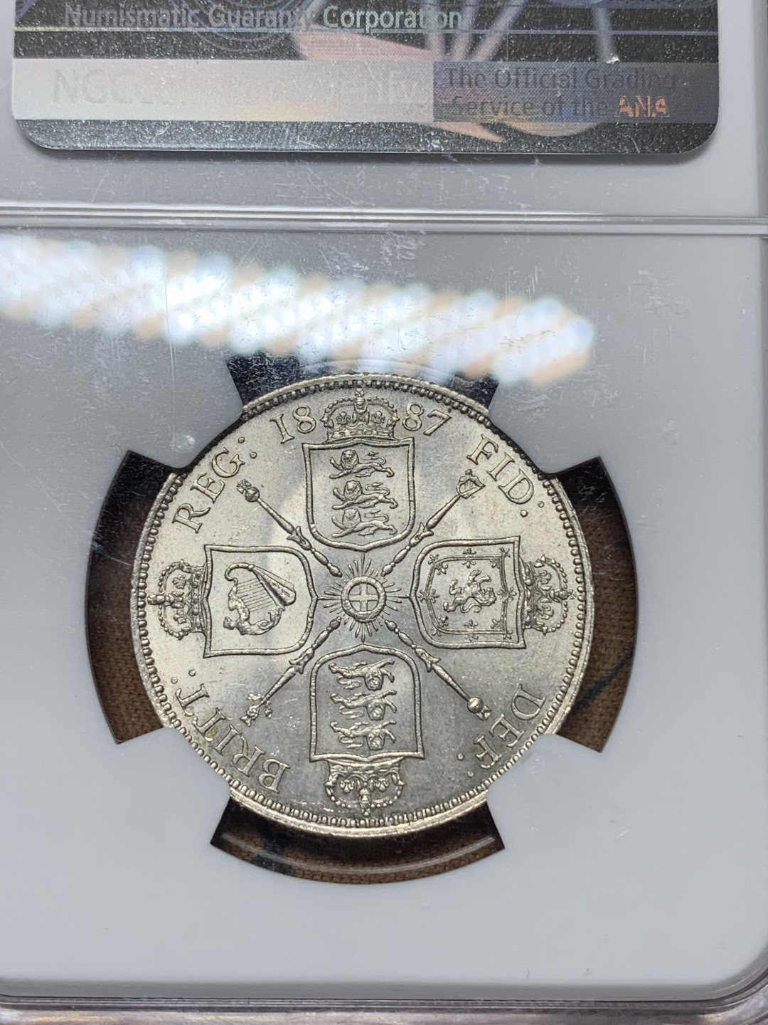 《竞宝斋》钱币微拍-第25场-本周日，周一2场连拍（全场顺丰包邮） NGC-UNC 英国 维多利亚女皇 1887年 弗洛林（2先令）银币 应该出分的品相 背面炫光 品相不错