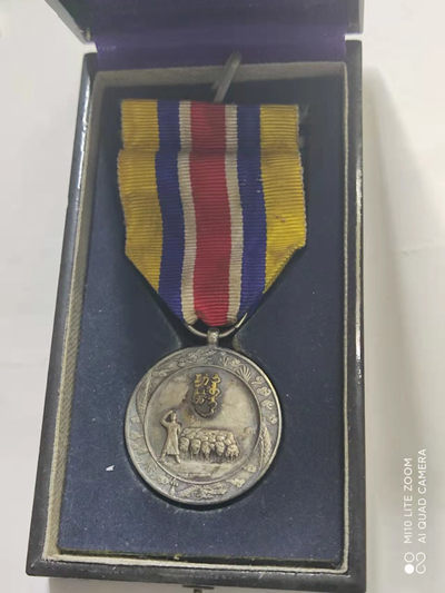 【海寧潮】拍卖第四期元旦专场 - 【海寧潮】少~伪蒙古自治政府功劳章原盒